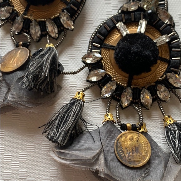 RANJANA KHAN // Clip-On Earrings - Picture 2 of 4